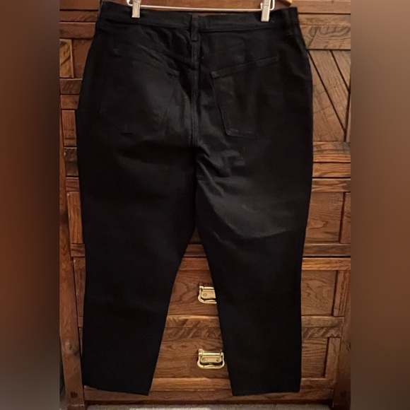 NWT Abercrombie & Fitch Curve Love Ultra High Rise 90s Straight Jean Sz 34 Black - Picture 3 of 14